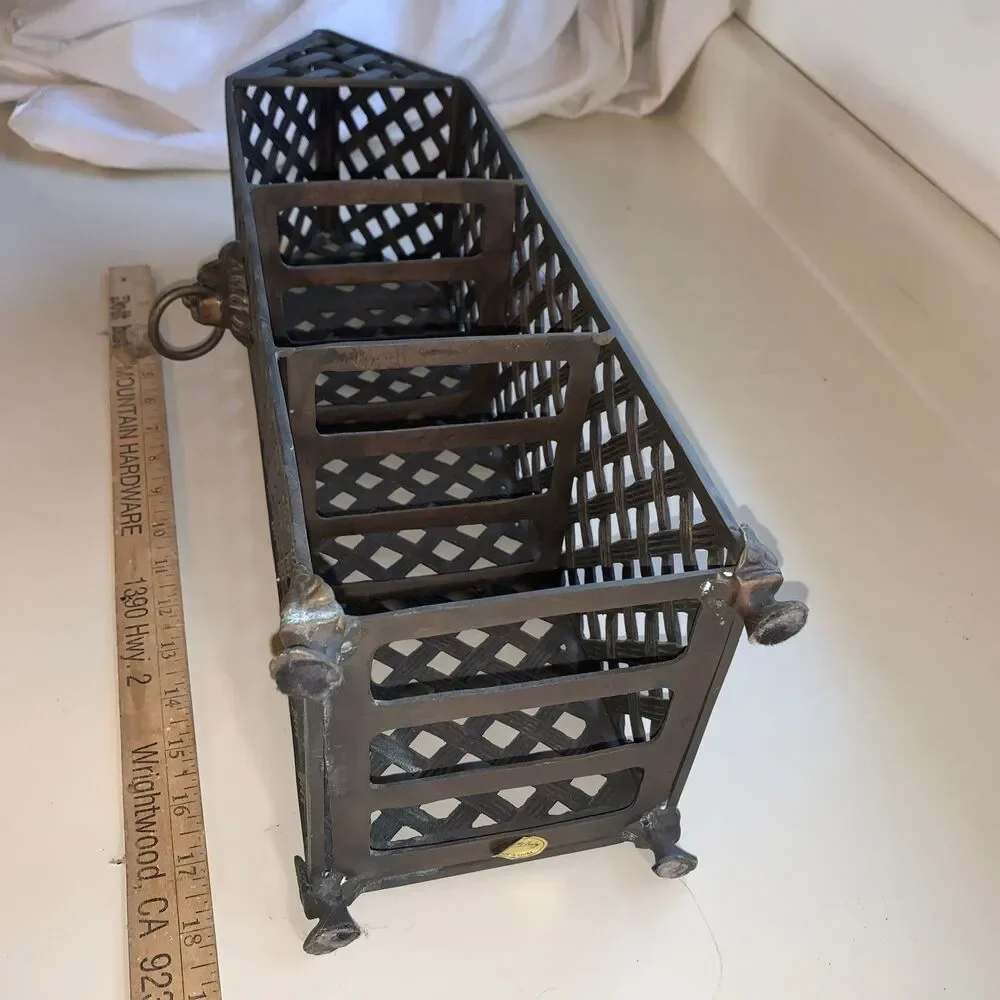 Vintage SF Bay Trading Co Brass lion’s Head Basketweave Tri-level Display Shelf